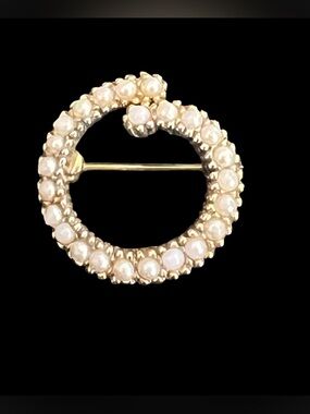 Gold Pearl Circle Brooch Classic Women's Jewelry